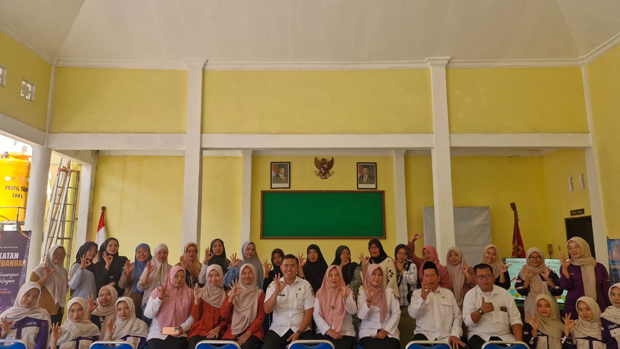 Perkuat Ekonomi Rumah Tangga Nelayan, Warga Karangsari Diajak Cerdas Kelola Keuangan Berbasis Digital