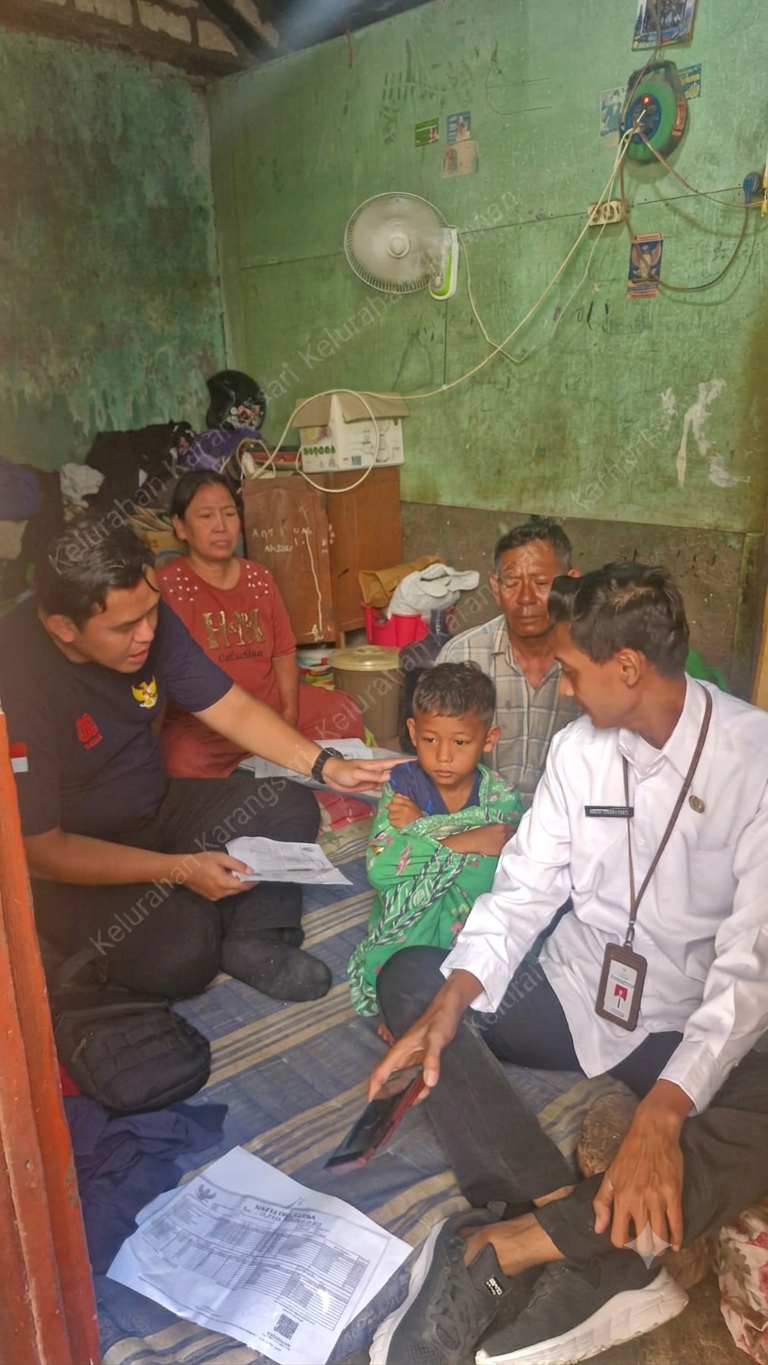 Memastikan Tepat Sasaran, Kelurahan Karangsari Lakukan Survei dan Verifikasi Faktual Calon Siswa Sekolah Rakyat (SR)